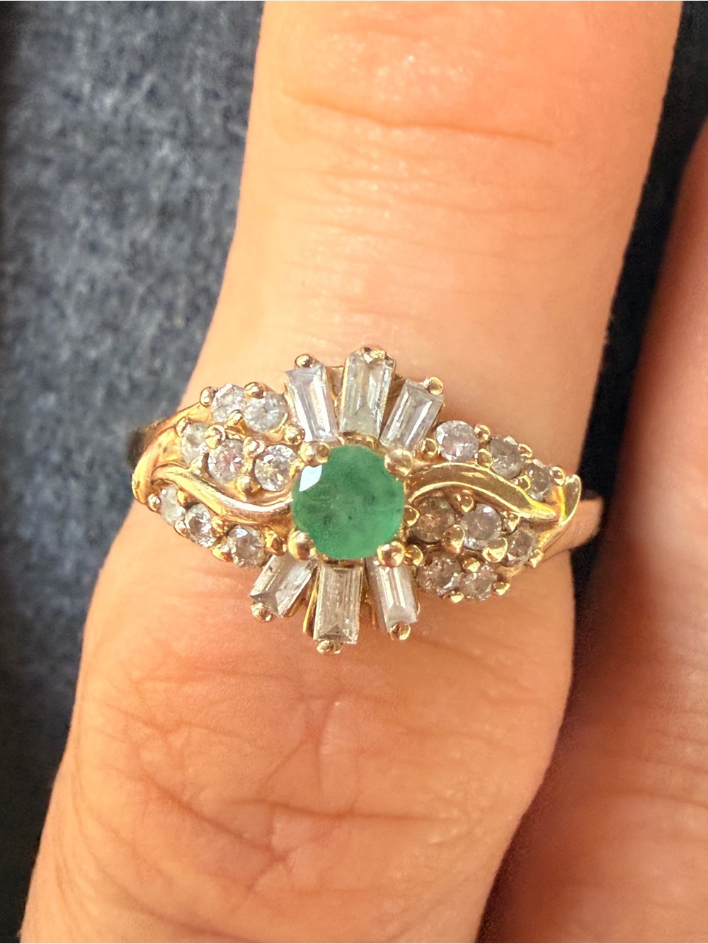 Vintage 1980s Ballerina 10kt Gold Emerald & Diamond Cluster Ring ACC8 .95 ctw